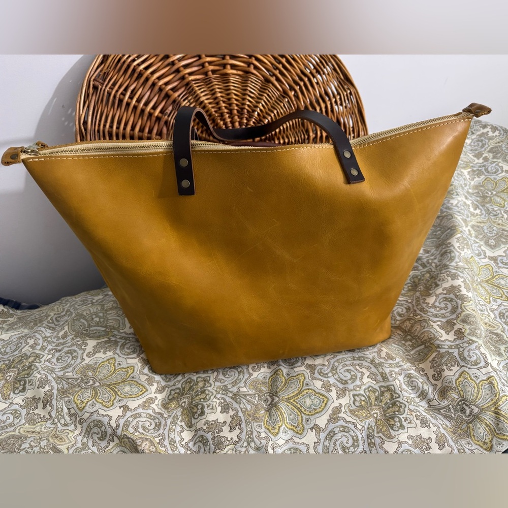 PLG Oversize Mango Zip Tote - Picture 2 of 5